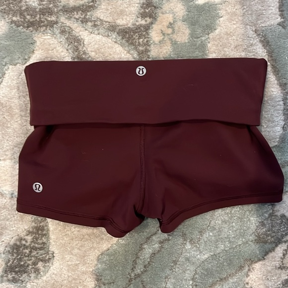 Lululemon shorts - Picture 4 of 10